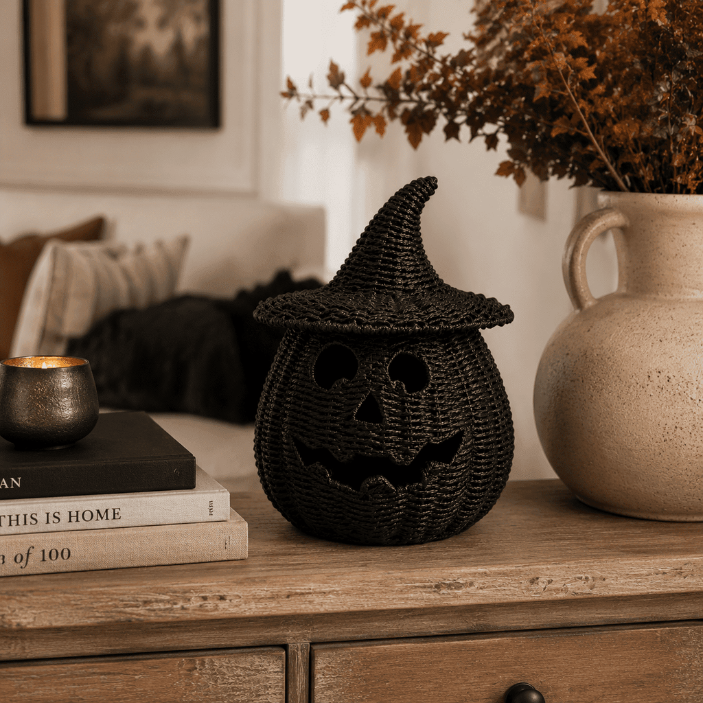 Halloween Woven Seagrass Pumpkin for Spooky Halloween Candy Storage and Home Decor, Black Handcrafted Witch Hat Woven Seagrass Lantern for LED Candy（B）