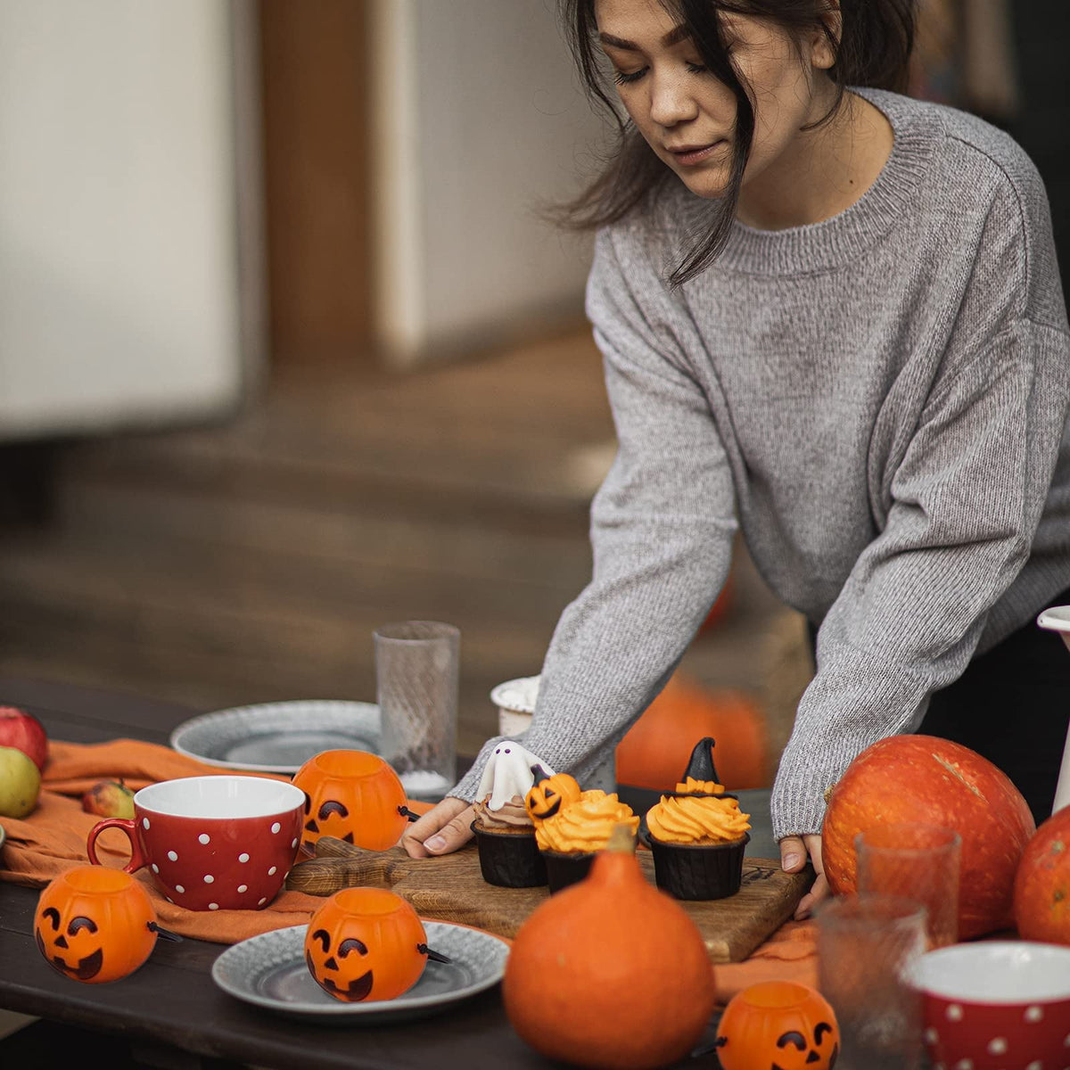 CRAZY NIGHT 12PCS Mini Halloween Pumpkin Candy Bucket, Plastic Trick or Treat Basket for Kids, Portable Halloween Candy Pumpkin Pails for Halloween Party Decor Favors