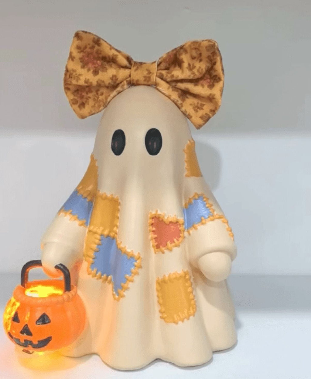 Lighted Vintage Patchwork Ghost, Light Up Ghost with Pumpkin Lantern Halloween Decor, Resin Ghosts Lamp, Rustic Fall Figurine Decoration for Tabletop Mantel Shelf Entryway Porch-9.44"