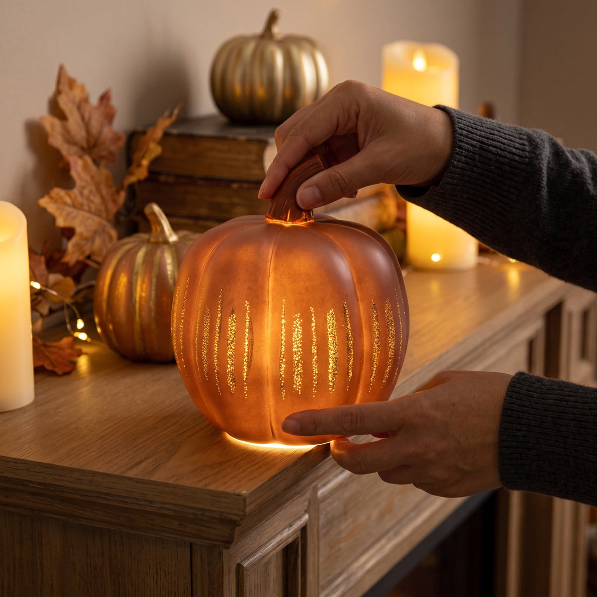 Halloween Lamp Decorations, 2026 New Pumpkin Light, Cute LED Pumpkin Figurine, Sparkling Night Glass Pumpkins Lamp for Shelf Mantel Fireplace Party Indoor Outdoor Fall Holiday Decor