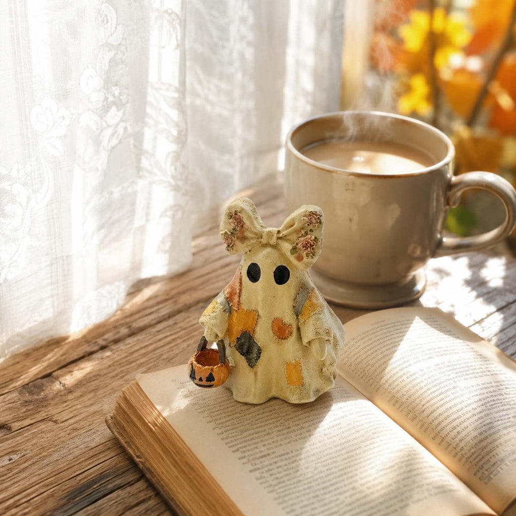 Vintage Patchwork Ghost Figurine, Cute Resin Halloween Ghost Statue with Floral Bow and Pumpkin Basket, Retro Fall Tabletop Mantel Shelf Entryway Porch Decor for Halloween Thanksgiving Home Party